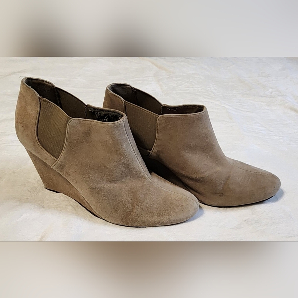 Vince Camuto‎ Tan Suede Wedge Ankle Booties, Size 9.5